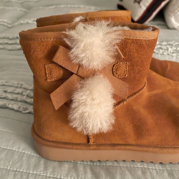 Kookaburra boots! Size 8! Barely worn! - Picture 3 of 4